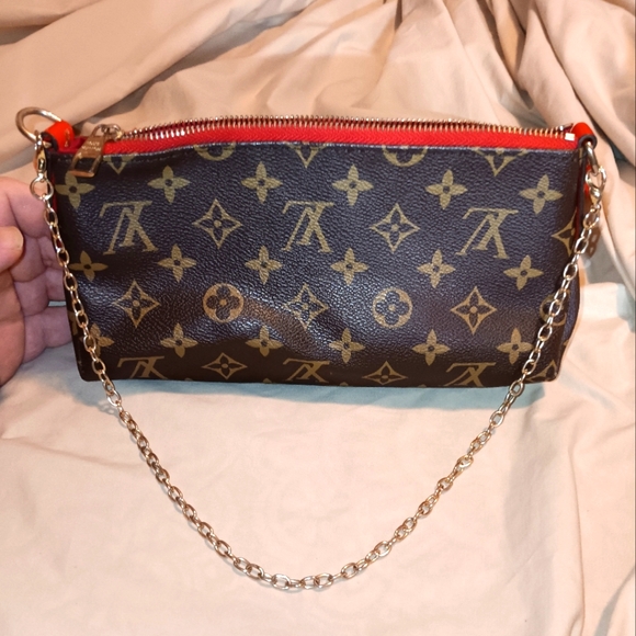 Cute Stylish Bag with Chained Strap must see - Picture 2 of 4